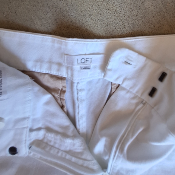 LOFT Mid Waist White Scalloped Shorts - Picture 4 of 4
